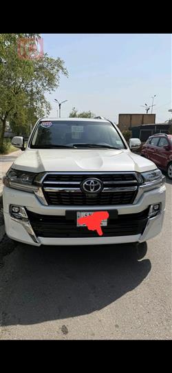 تۆیۆتا لاند کروزەر